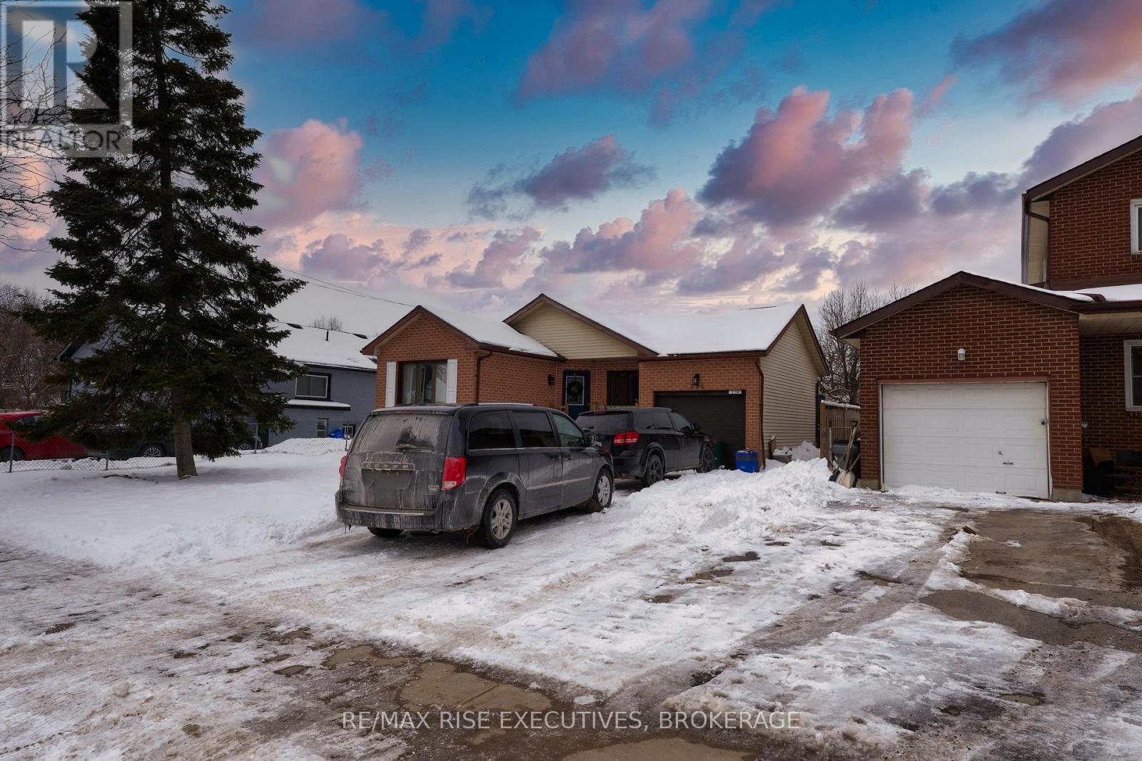 258 KINGSCOURT Unit 2