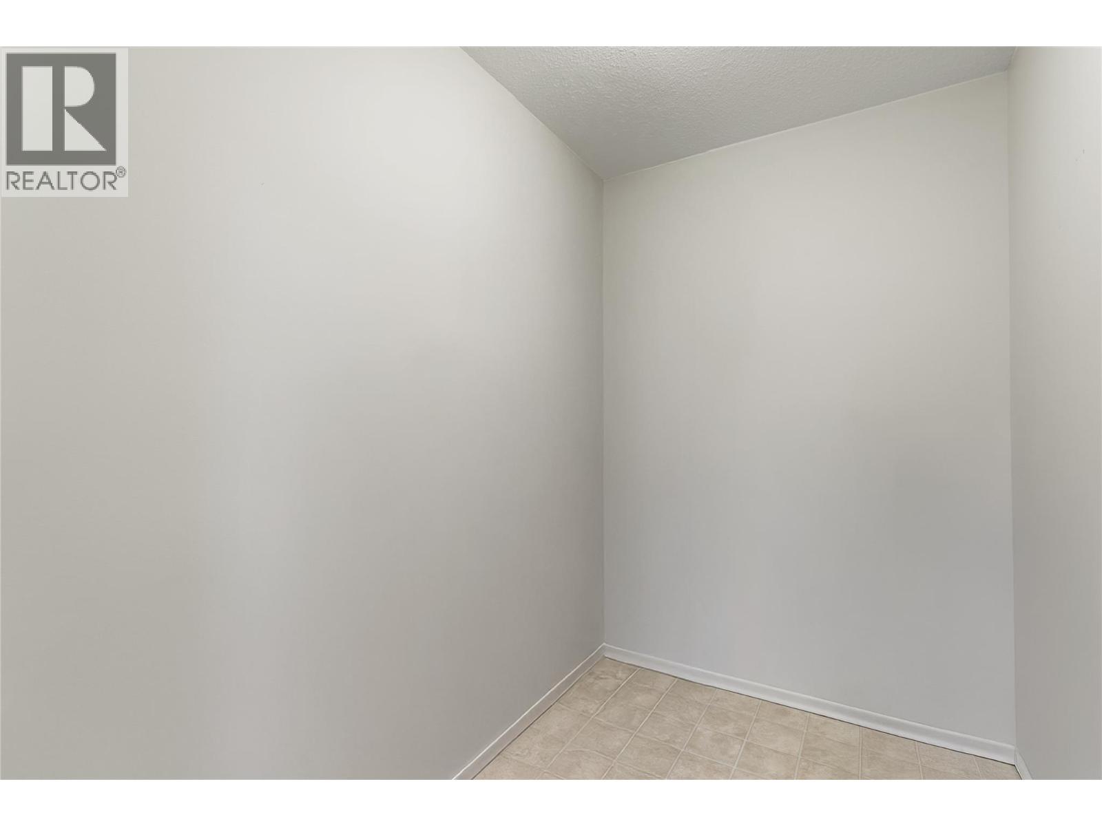 308 1075 Bernard Avenue, Kelowna