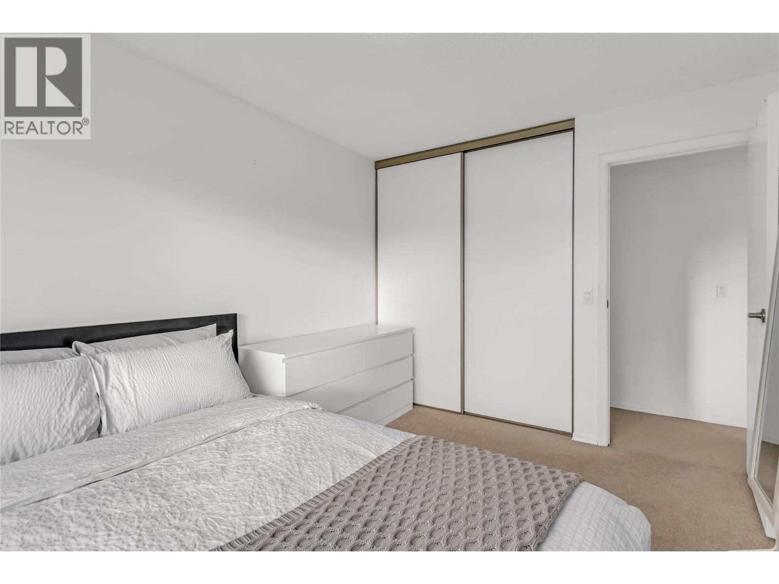 308 1075 Bernard Avenue, Kelowna