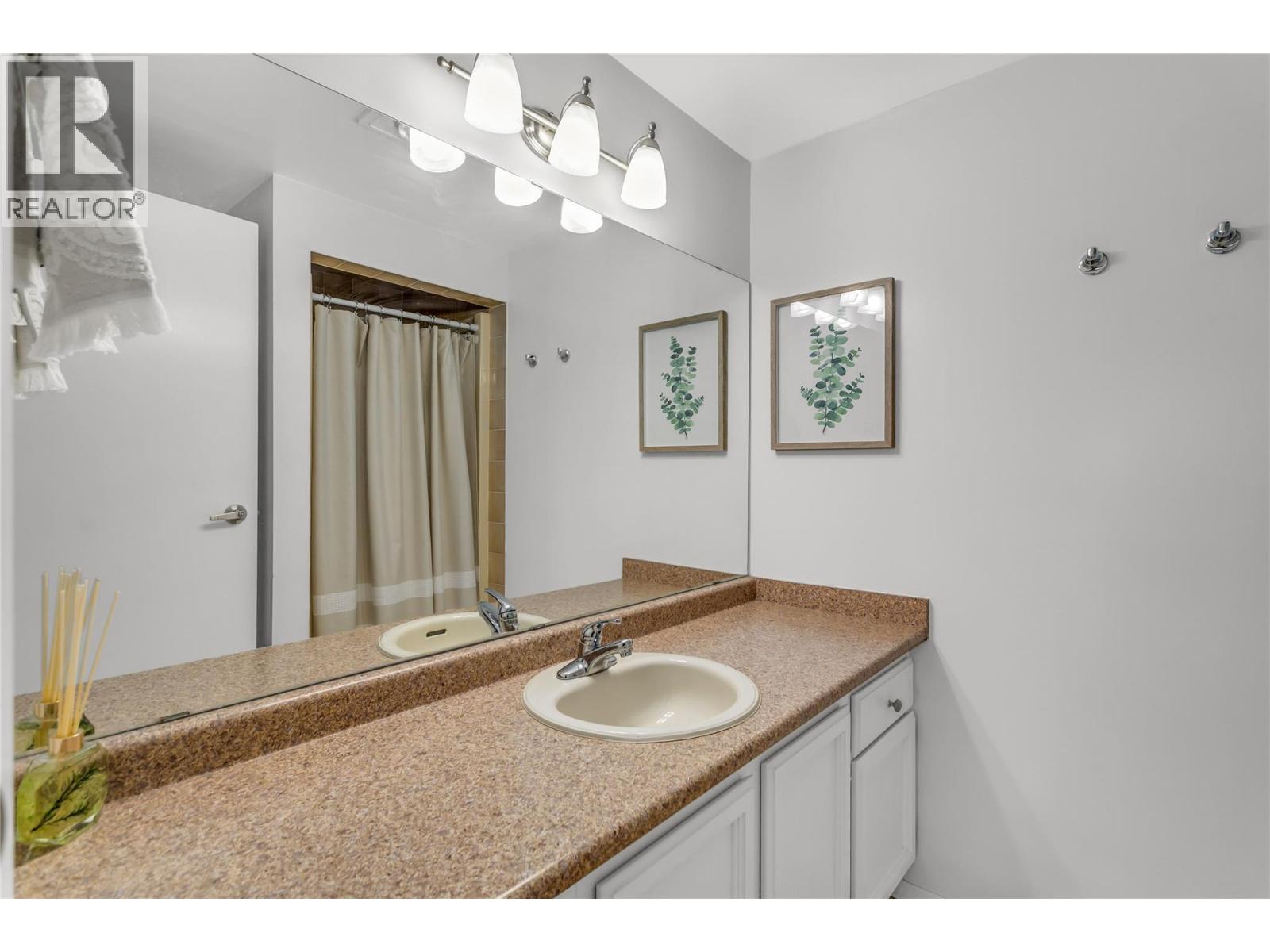 308 1075 Bernard Avenue, Kelowna