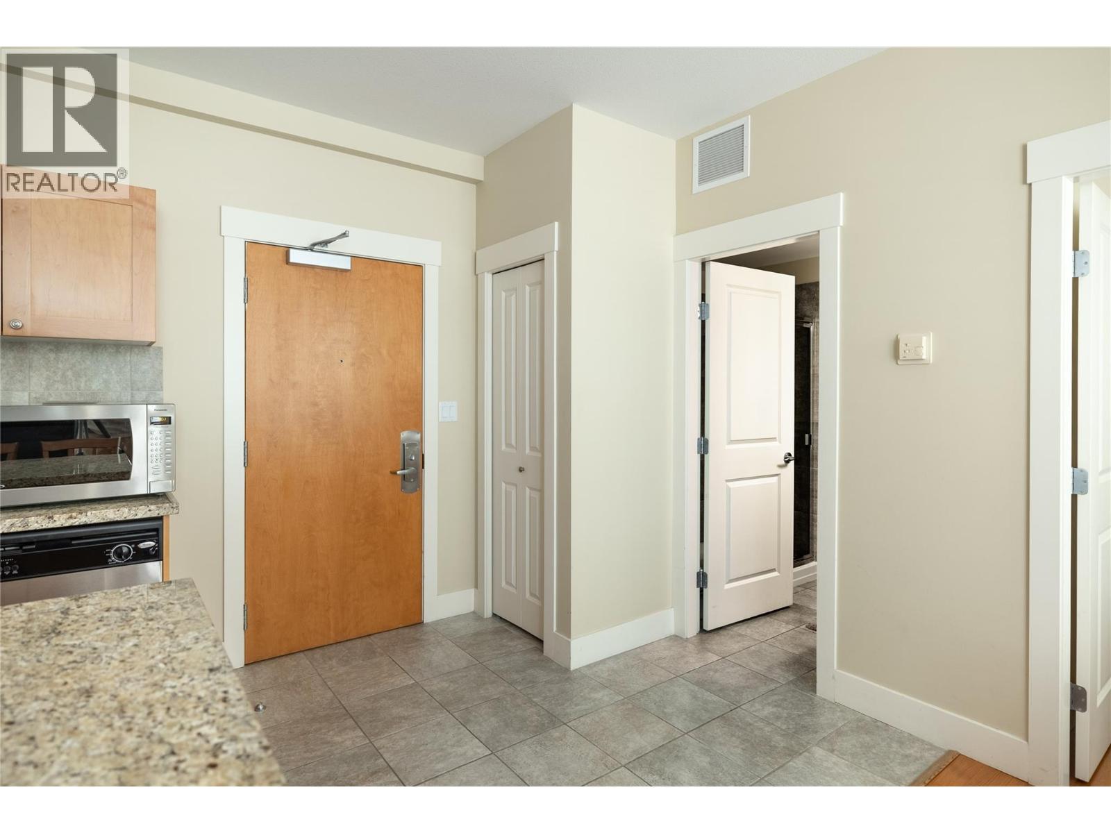 301 4205 Gellatly Road, West Kelowna