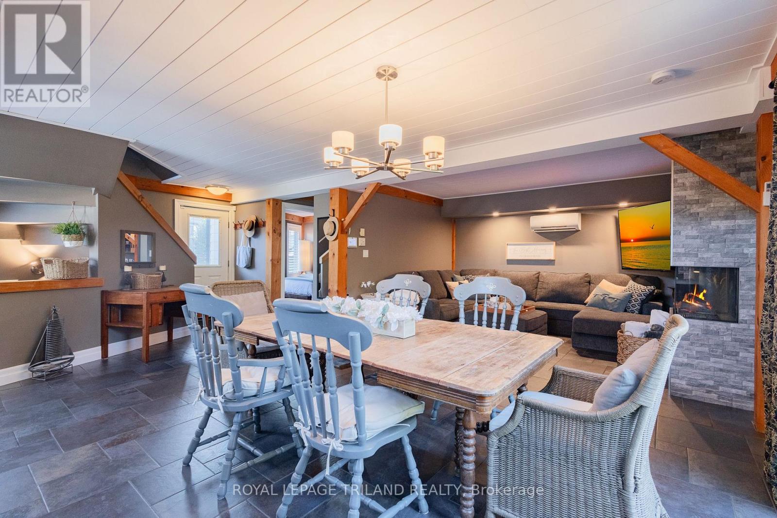 42 LAKESIDE CIRCLE - 27