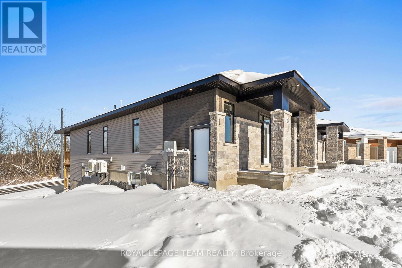 1104 Moore Unit 1 photo 2