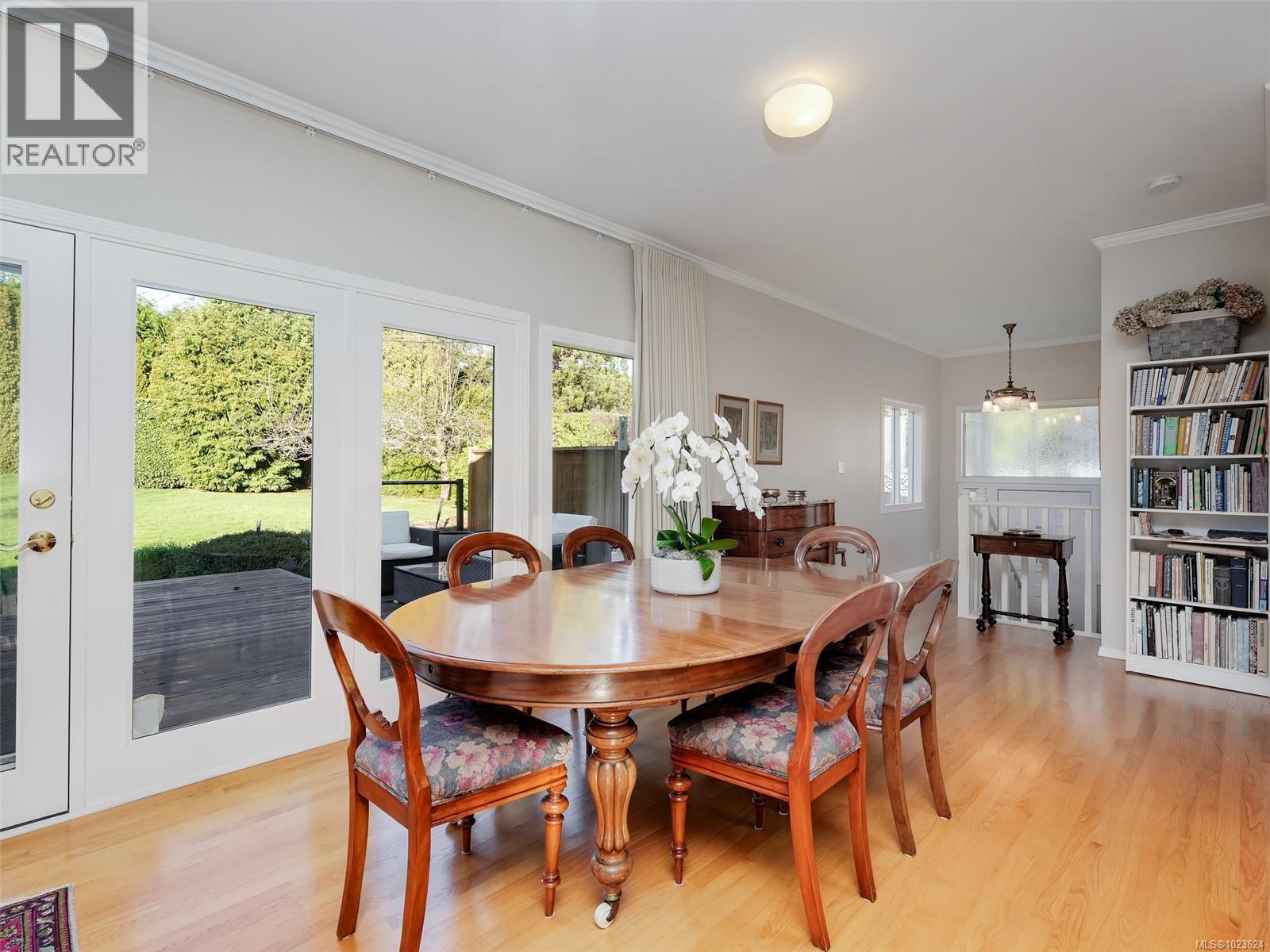 2344 Middowne Rd, Oak Bay