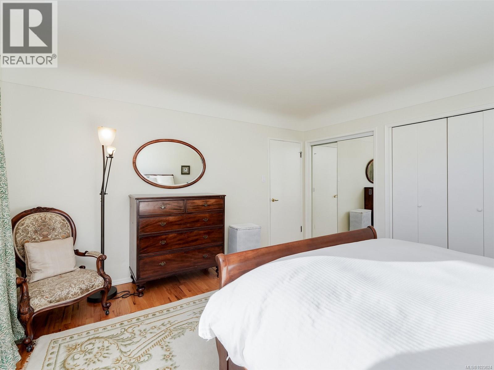 2344 Middowne Rd, Oak Bay