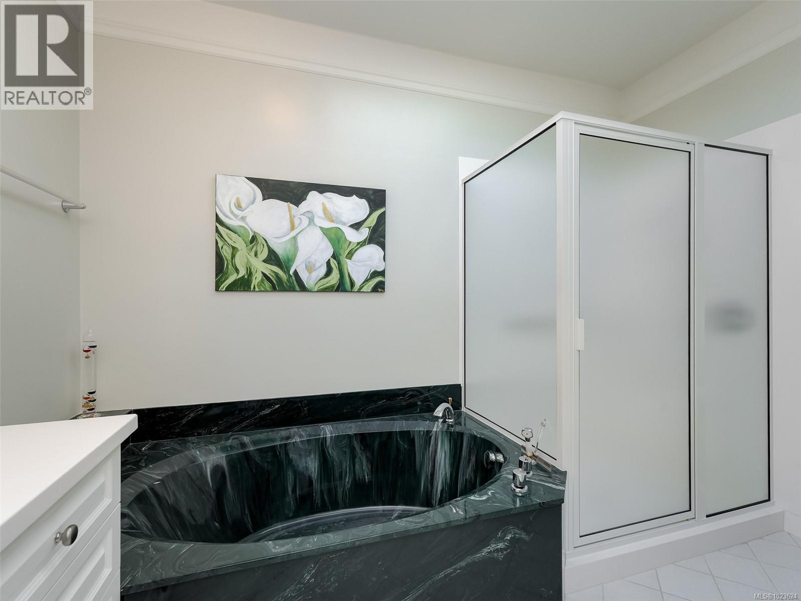 2344 Middowne Rd, Oak Bay