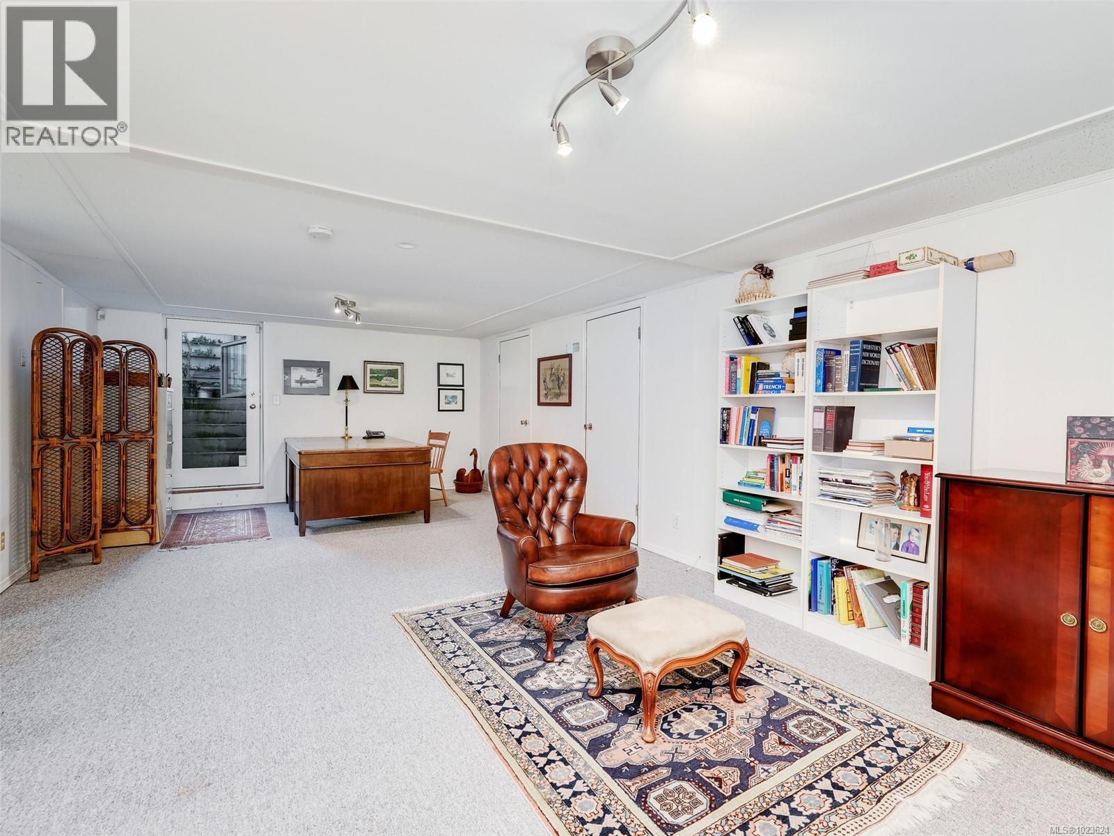 2344 Middowne Rd, Oak Bay