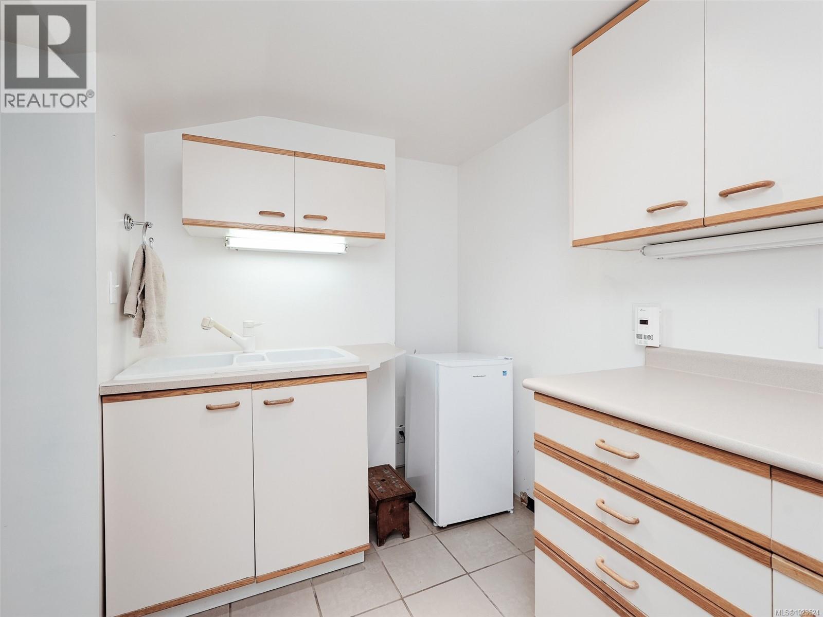 2344 Middowne Rd, Oak Bay