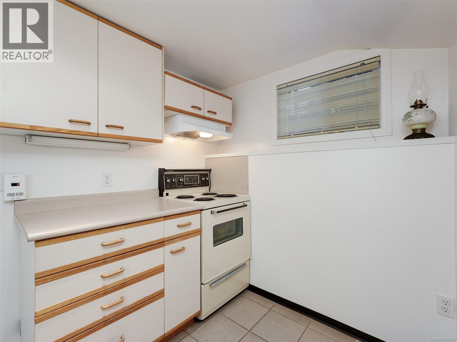 2344 Middowne Rd, Oak Bay