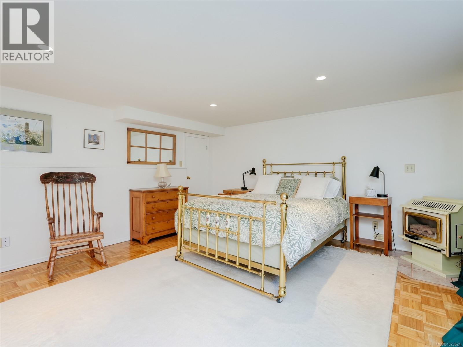 2344 Middowne Rd, Oak Bay