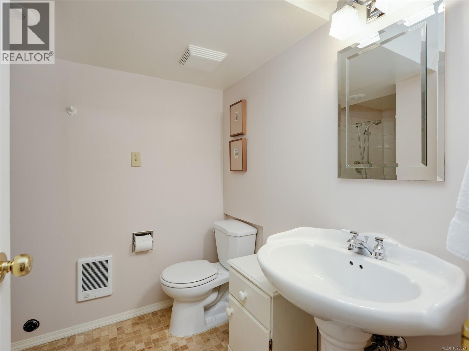 2344 Middowne Rd, Oak Bay