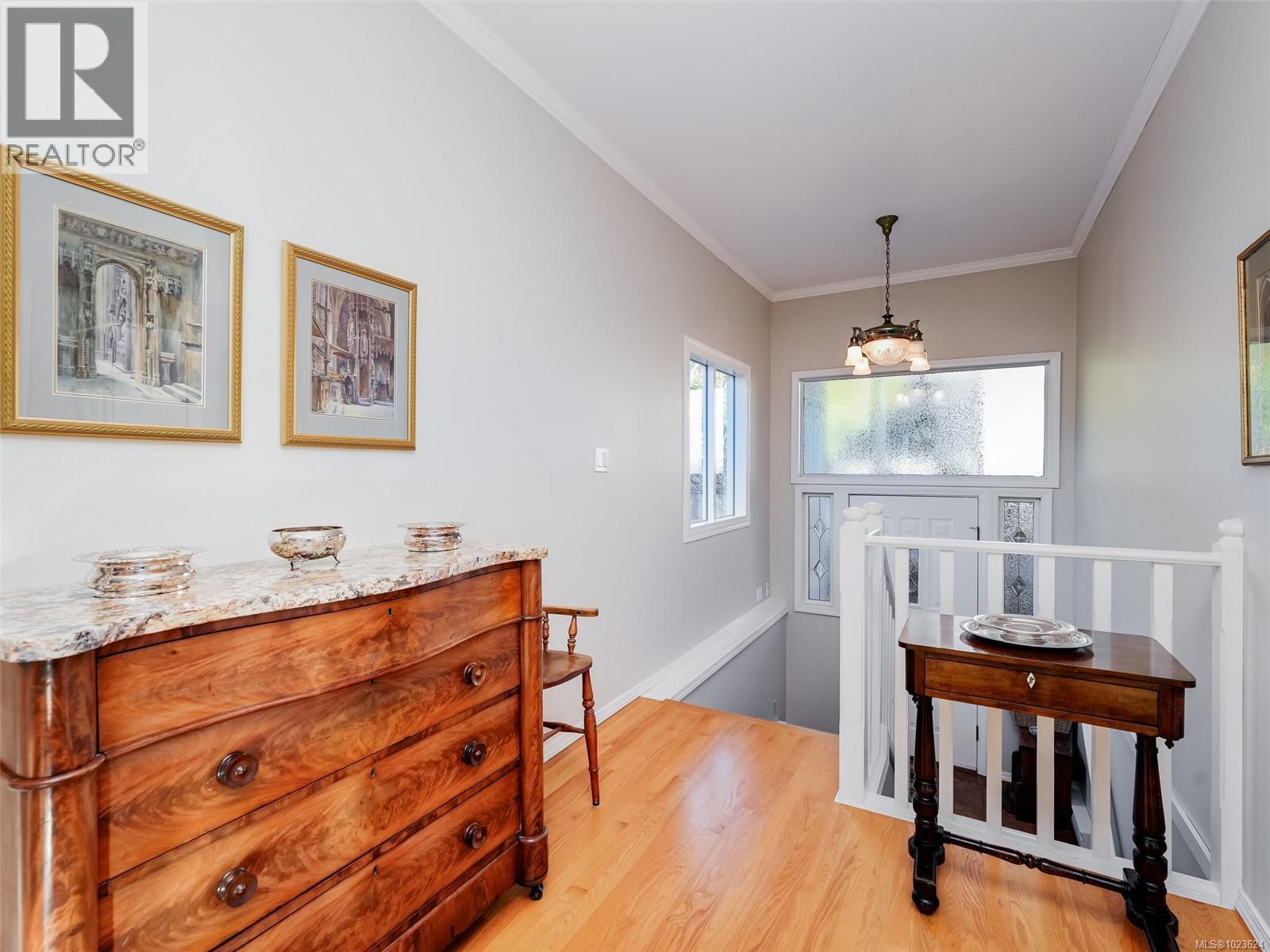 2344 Middowne Rd, Oak Bay