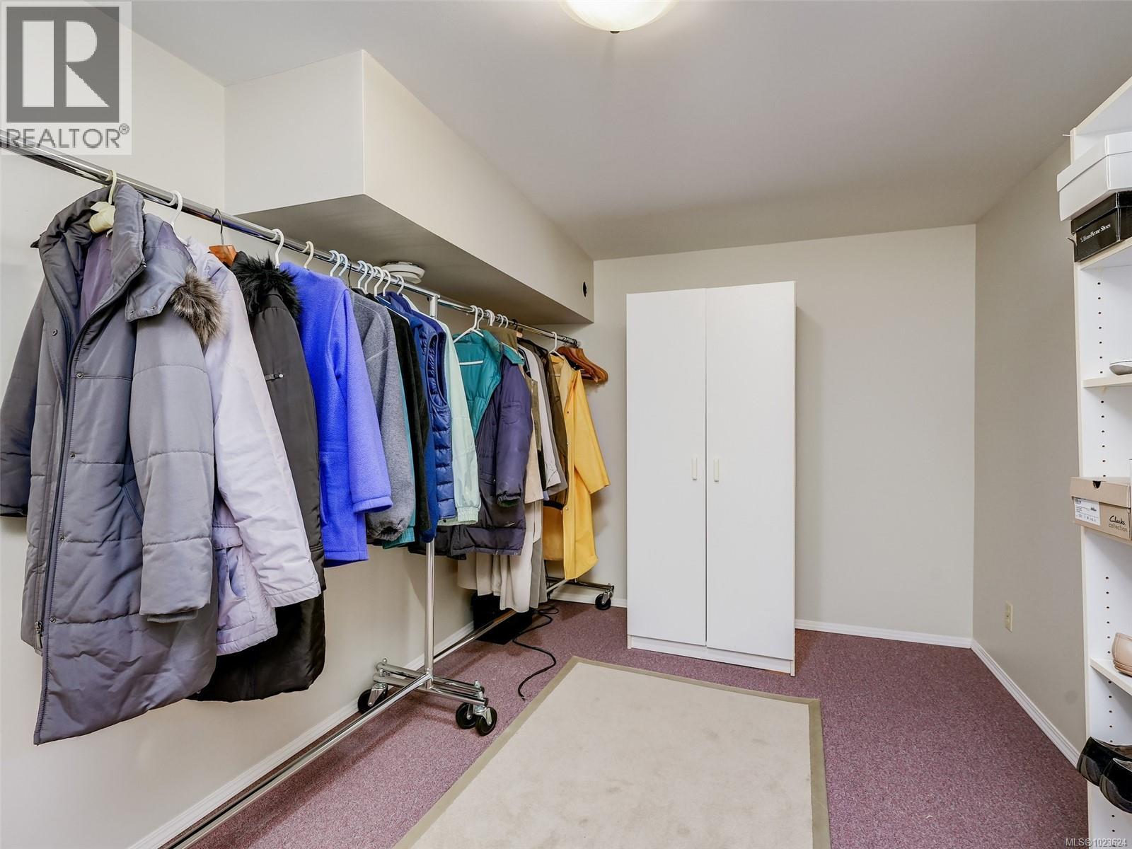 2344 Middowne Rd, Oak Bay