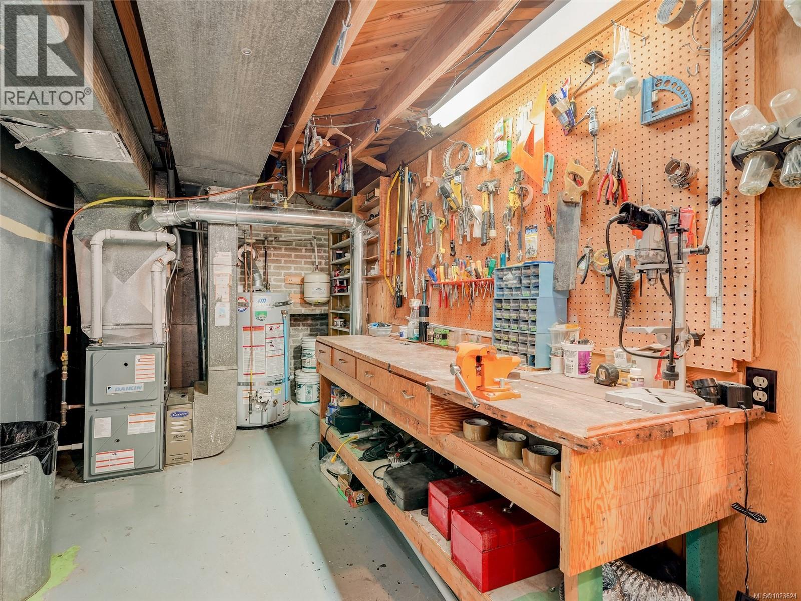 2344 Middowne Rd, Oak Bay