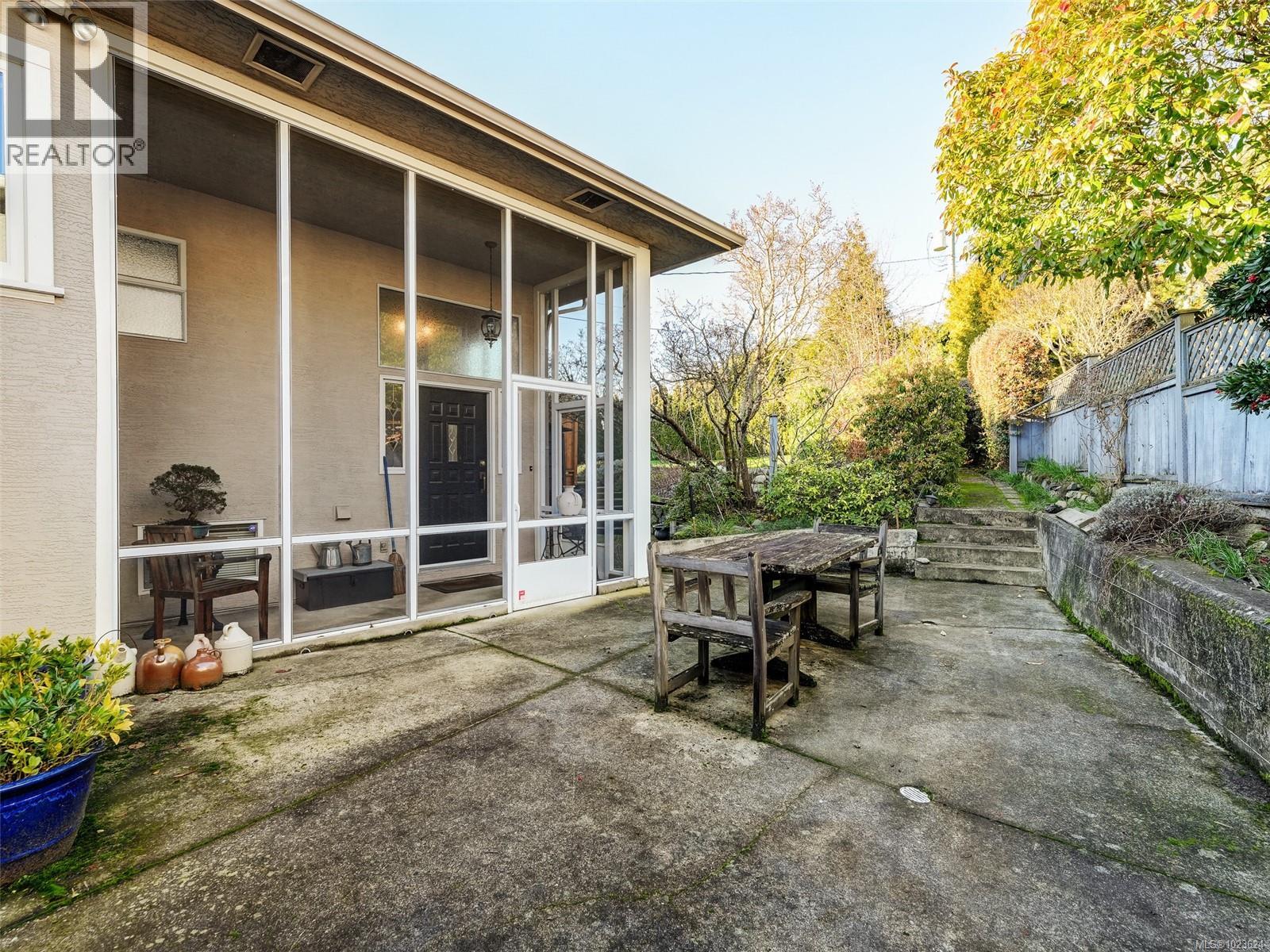 2344 Middowne Rd, Oak Bay