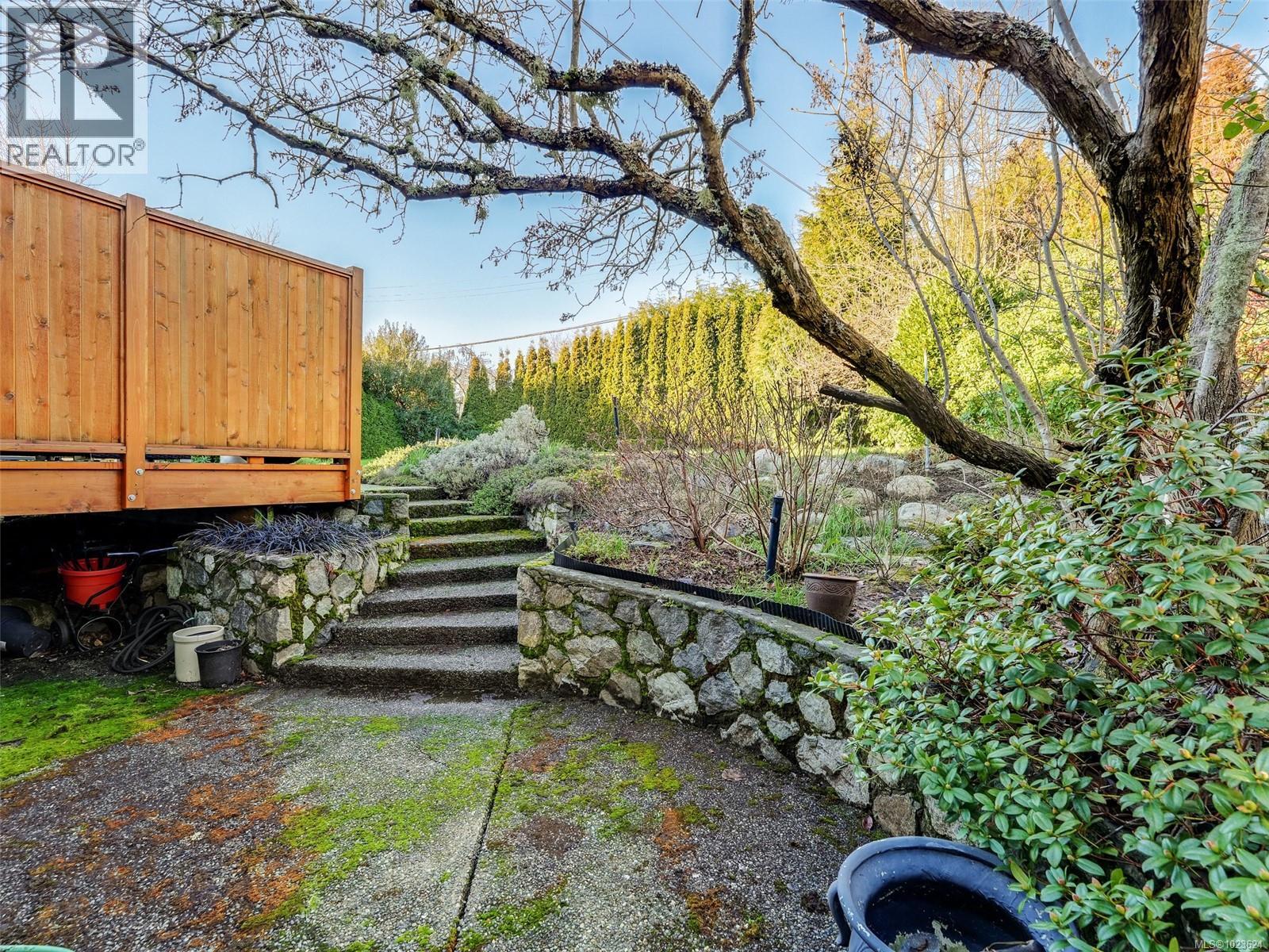 2344 Middowne Rd, Oak Bay