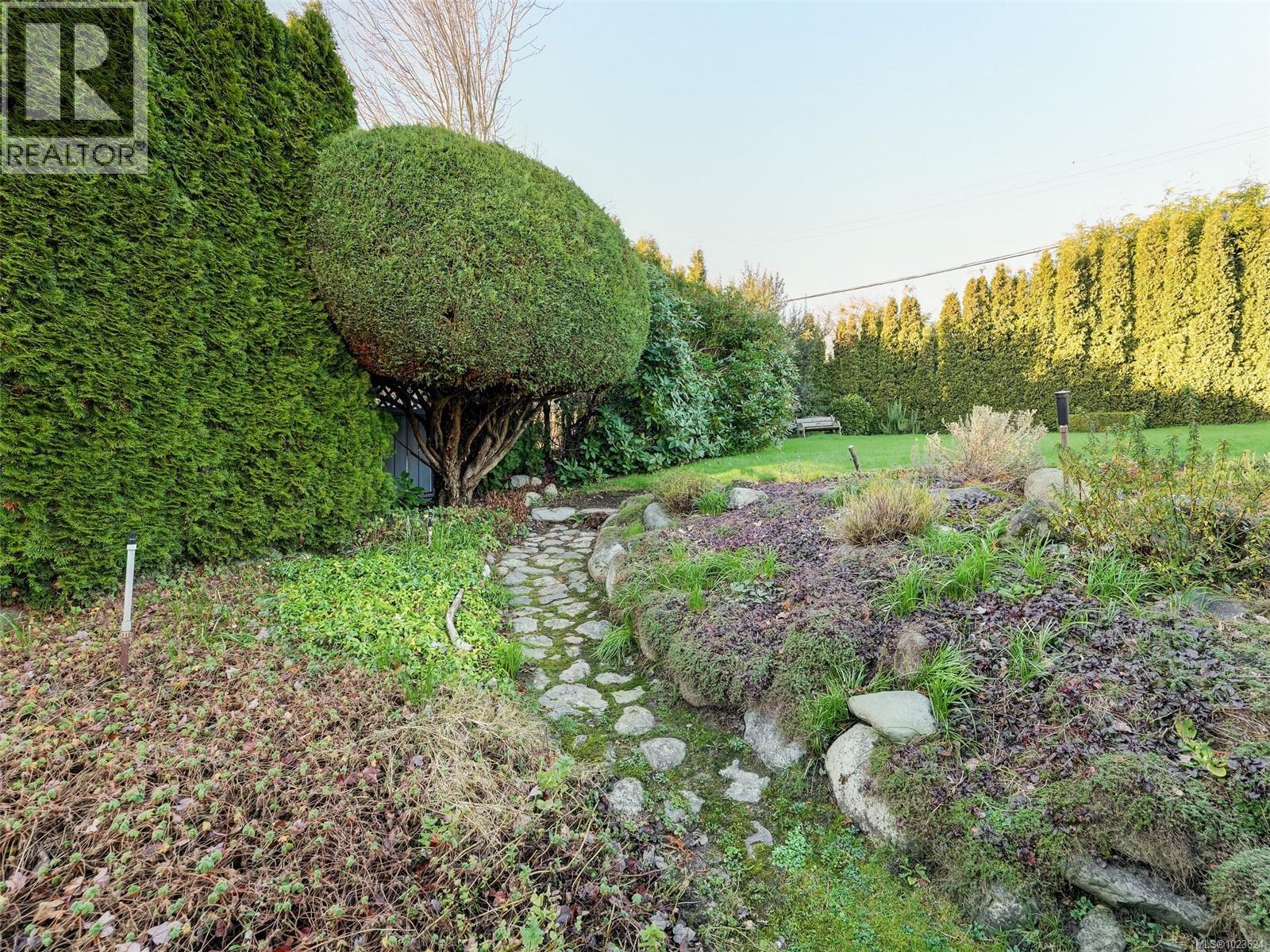 2344 Middowne Rd, Oak Bay