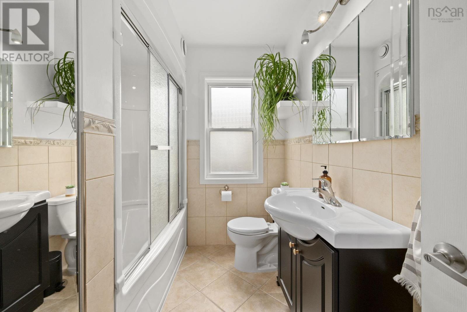 Property 36 of 50 of 3162 Romans Avenue