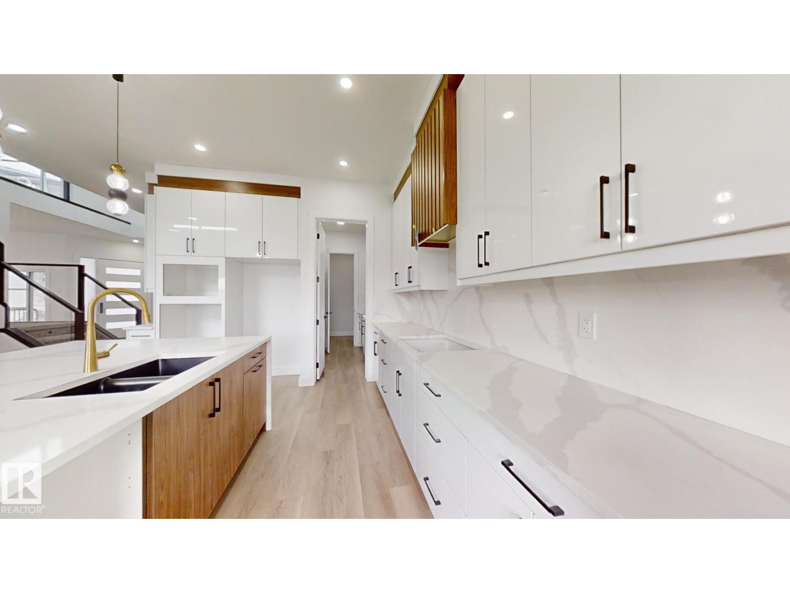 1707 18 ST NW, Edmonton