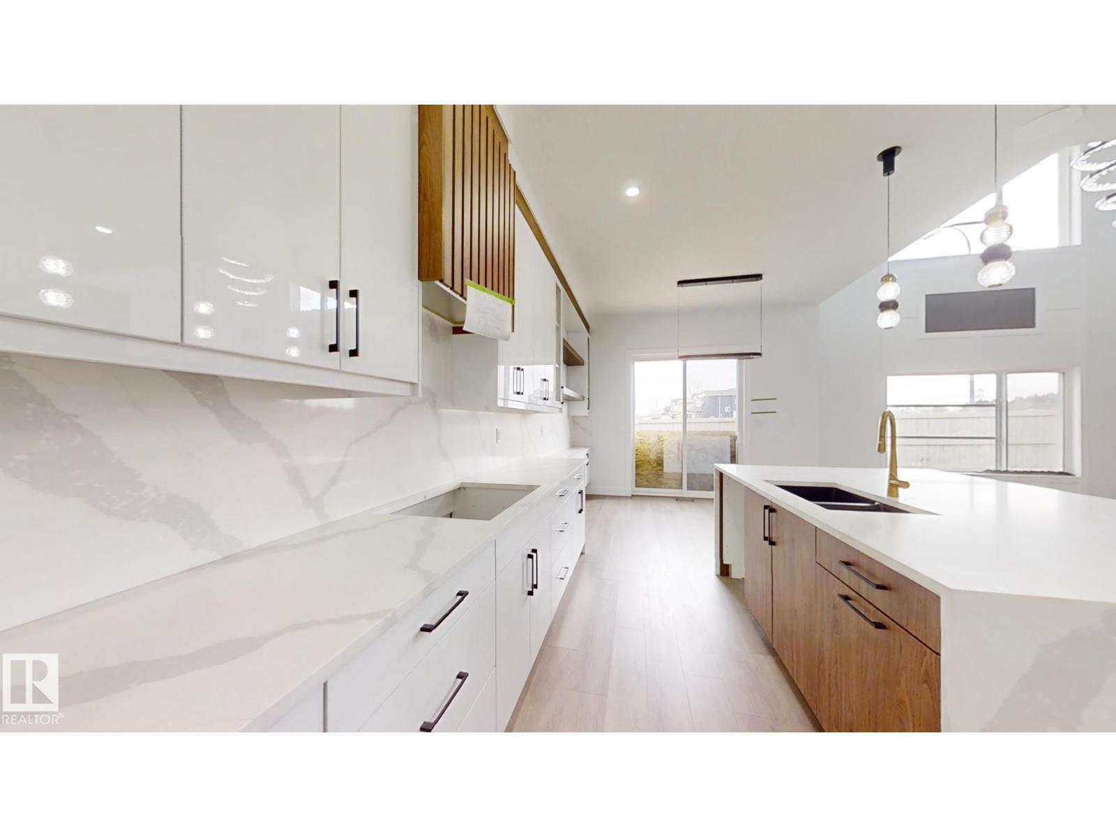 1707 18 ST NW, Edmonton