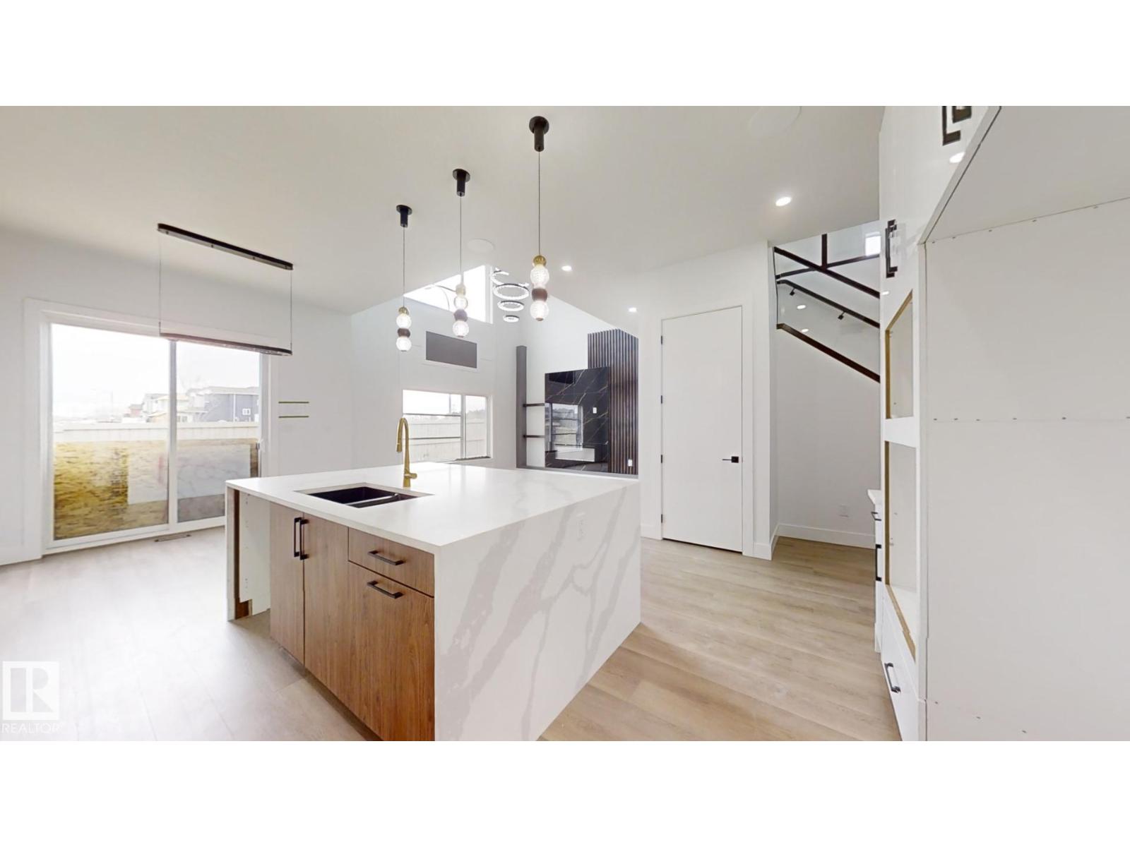 1707 18 ST NW, Edmonton