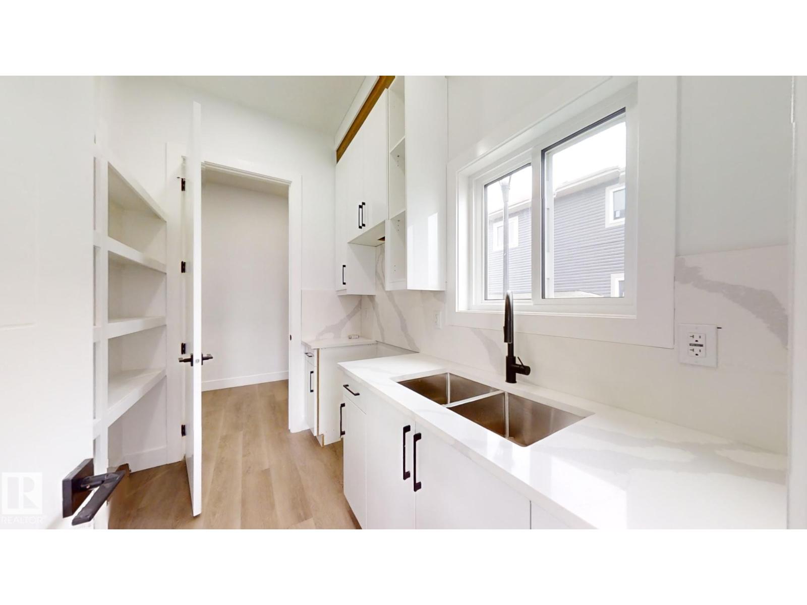 1707 18 ST NW, Edmonton