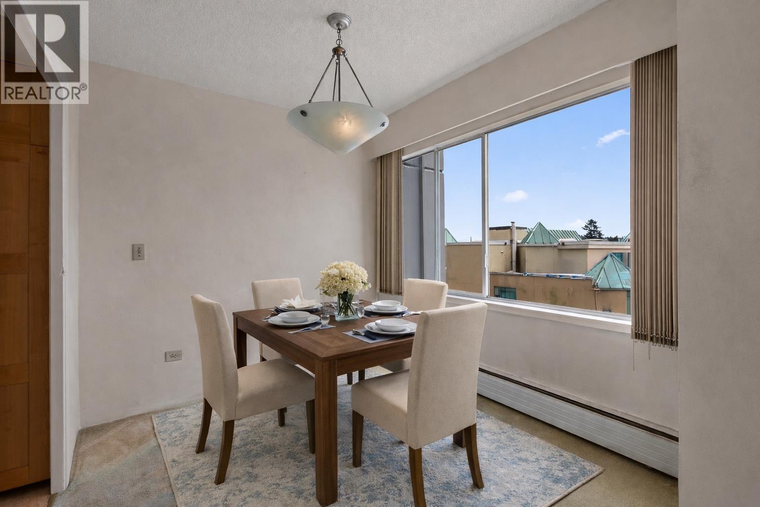 102 1730 DUCHESS AVENUE, West Vancouver