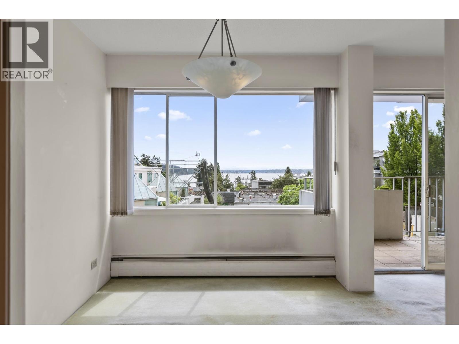 102 1730 DUCHESS AVENUE, West Vancouver