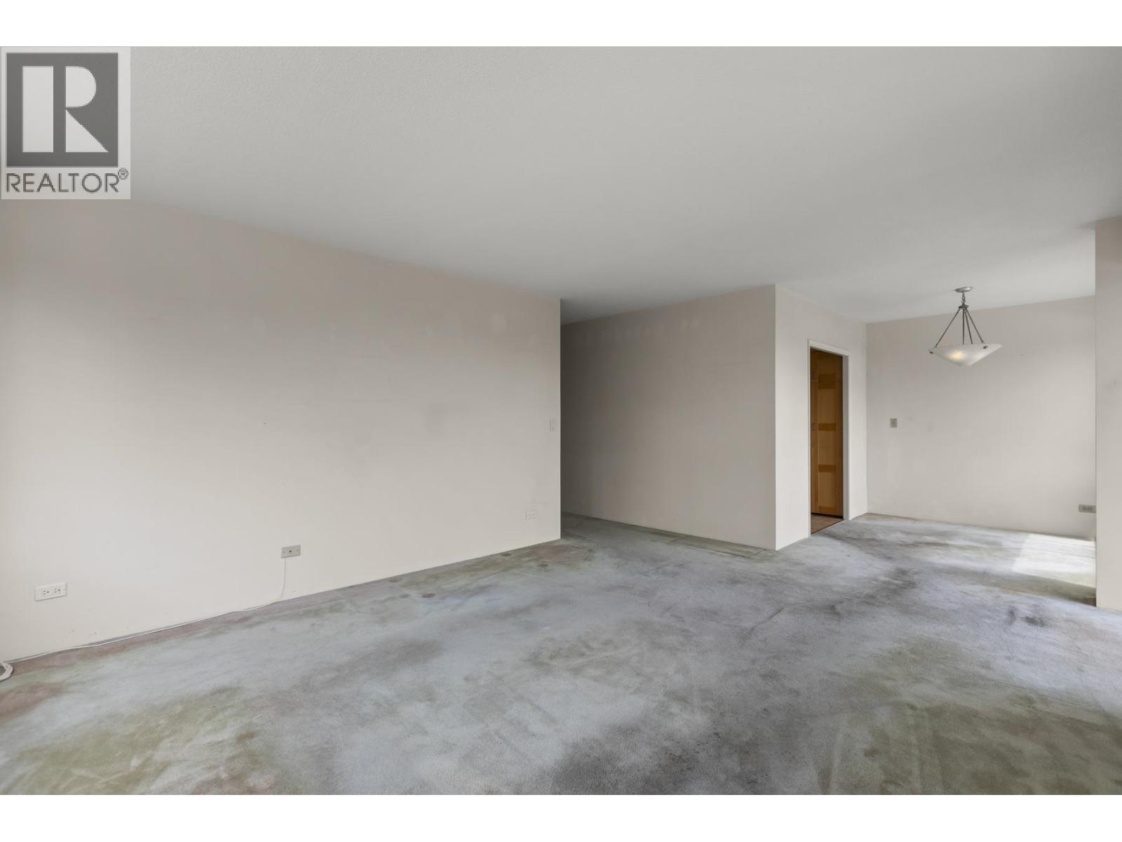 102 1730 DUCHESS AVENUE, West Vancouver