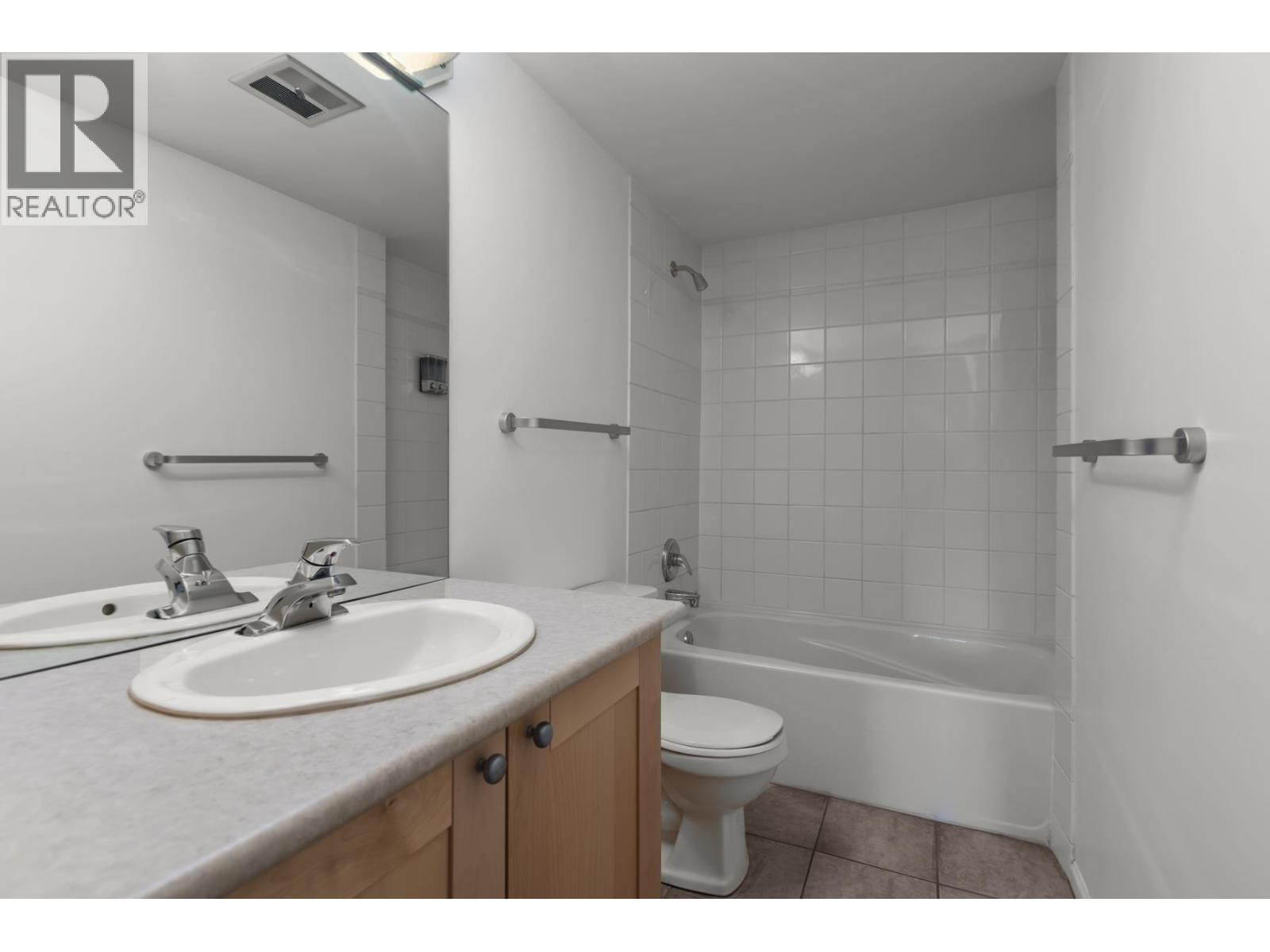 102 1730 DUCHESS AVENUE, West Vancouver