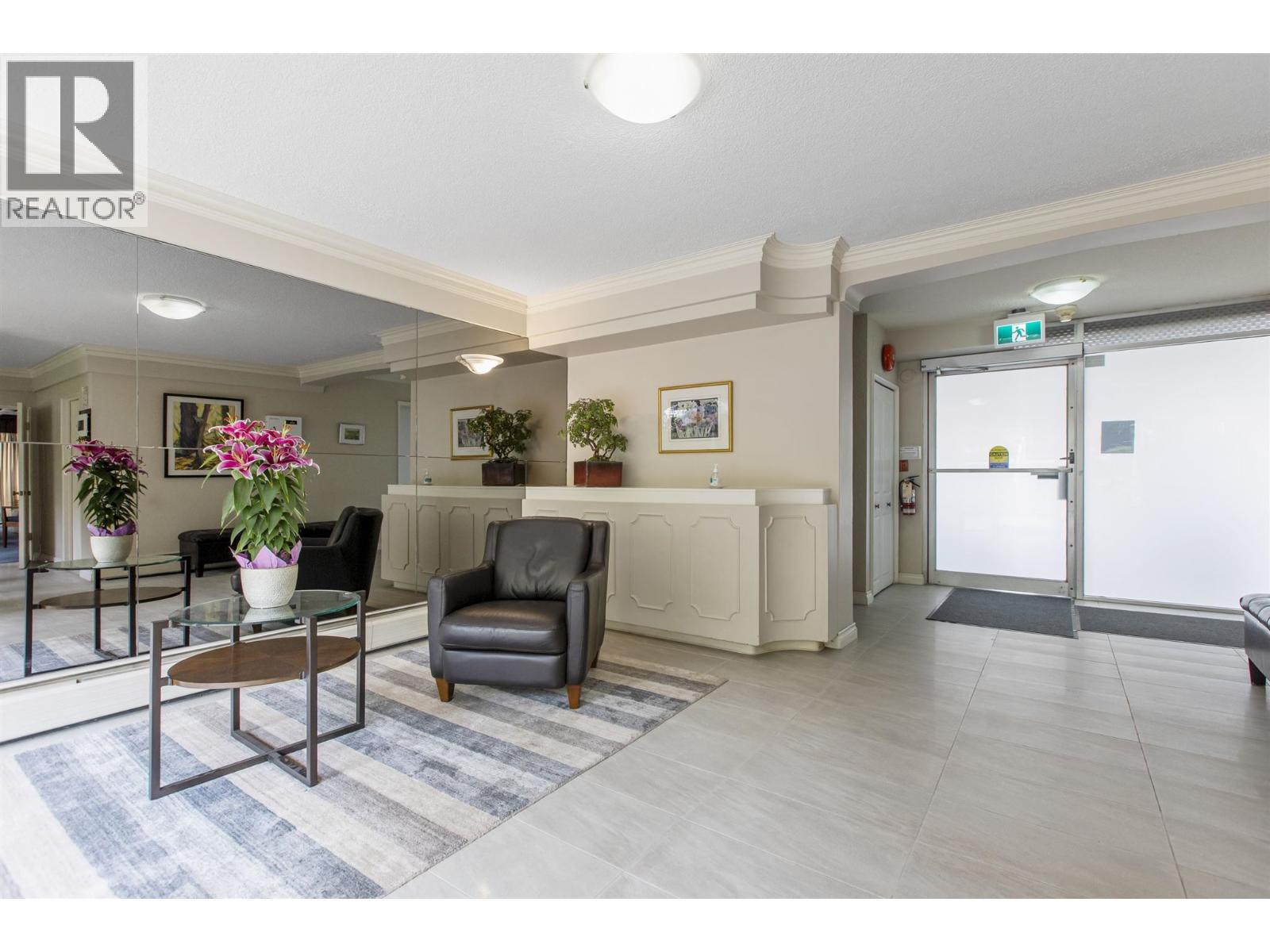 102 1730 DUCHESS AVENUE, West Vancouver