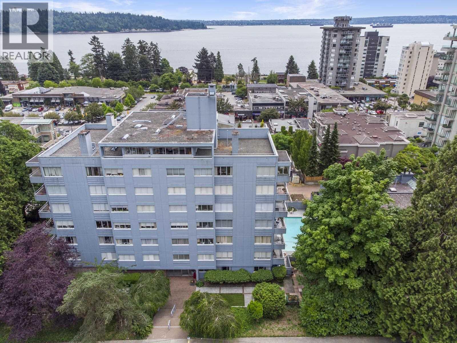 102 1730 DUCHESS AVENUE, West Vancouver