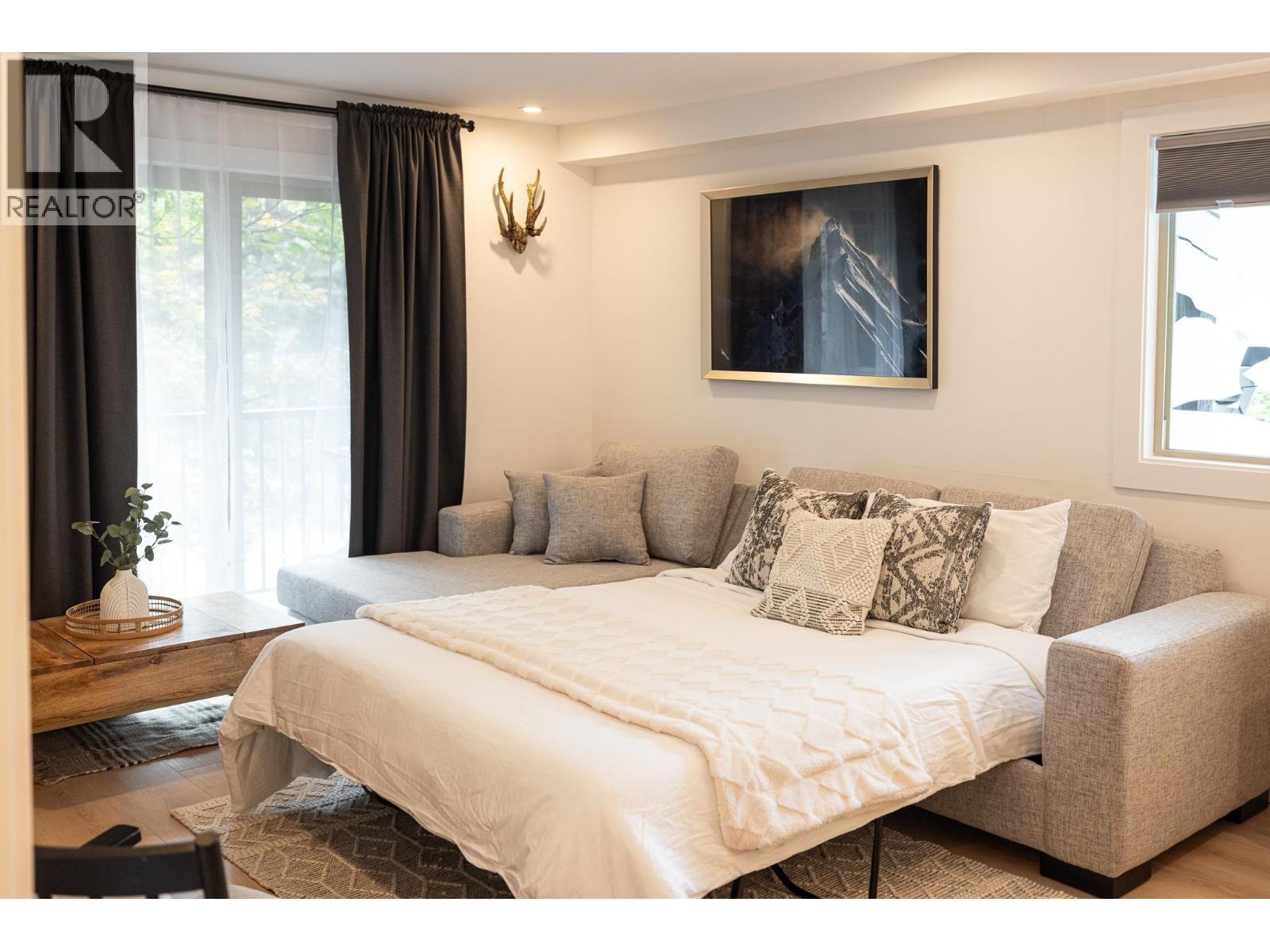 100 2021 KAREN CRESCENT, Whistler