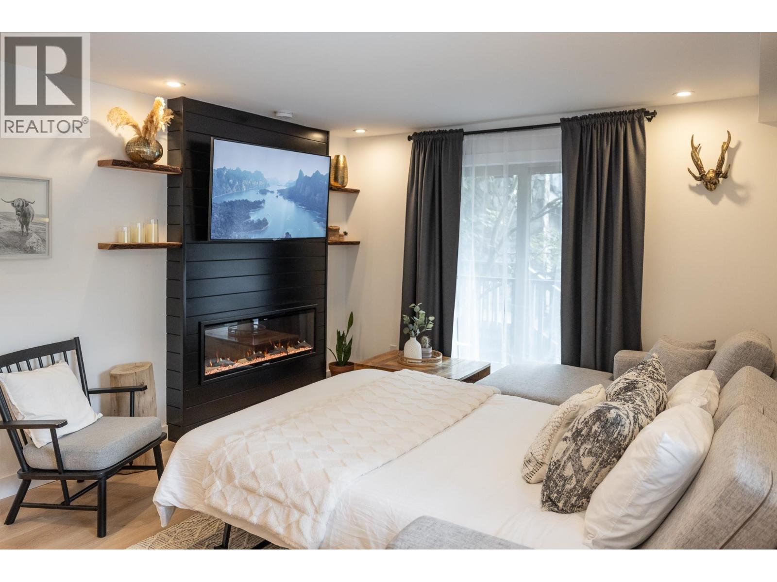 100 2021 KAREN CRESCENT, Whistler