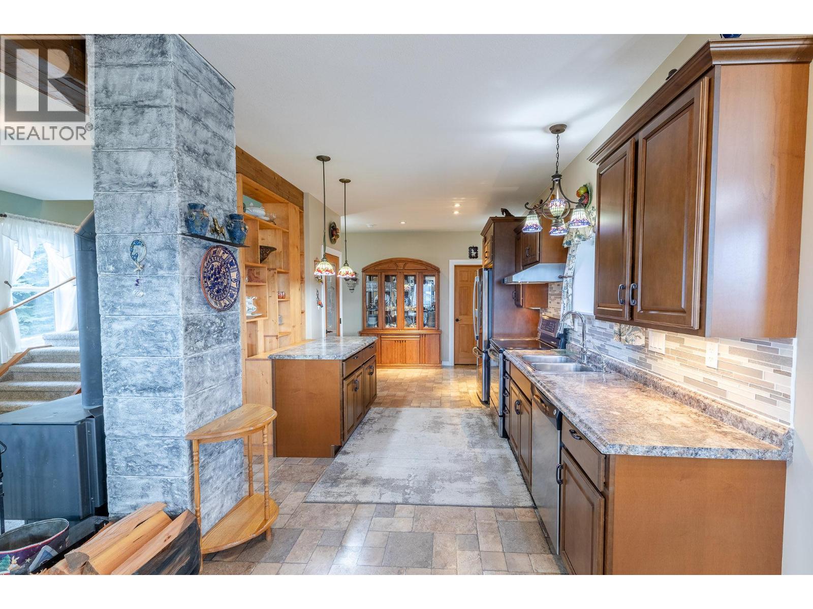 5650 BATHIE ROAD - 6