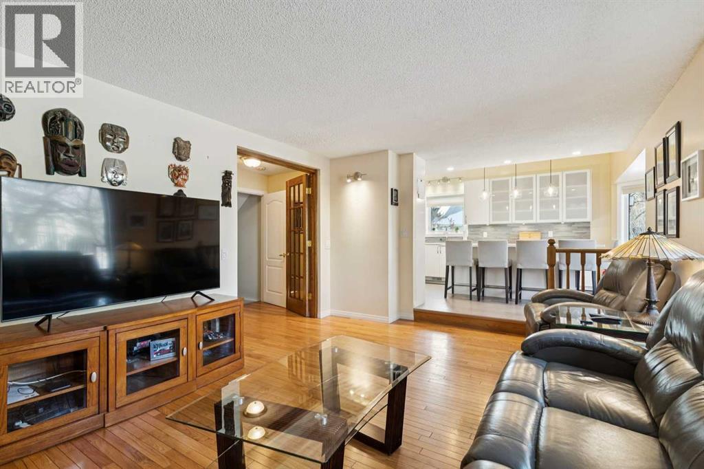 Single Family House for Sale in  Woodford Drive SW Woodbine Calgary 