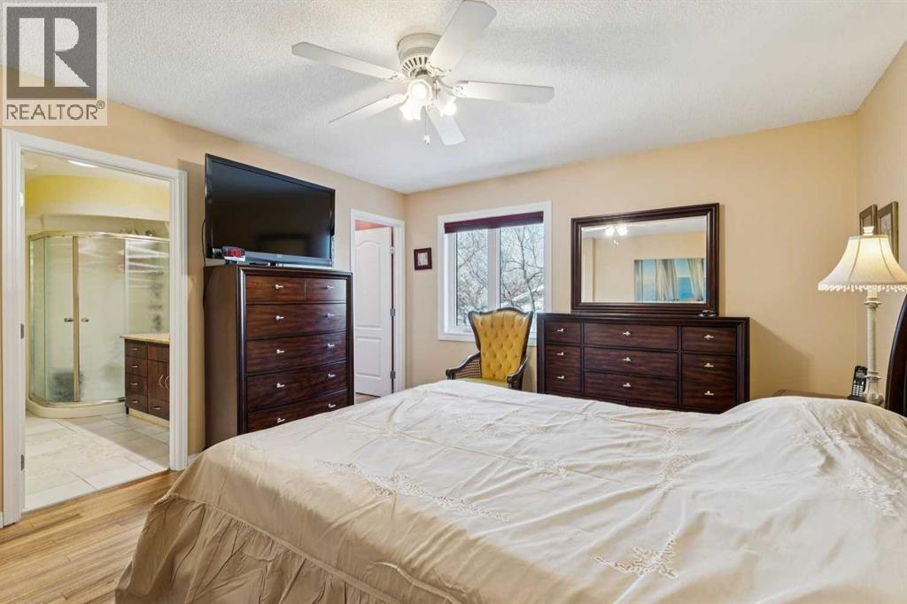 Single Family House for Sale in  Woodford Drive SW Woodbine Calgary 