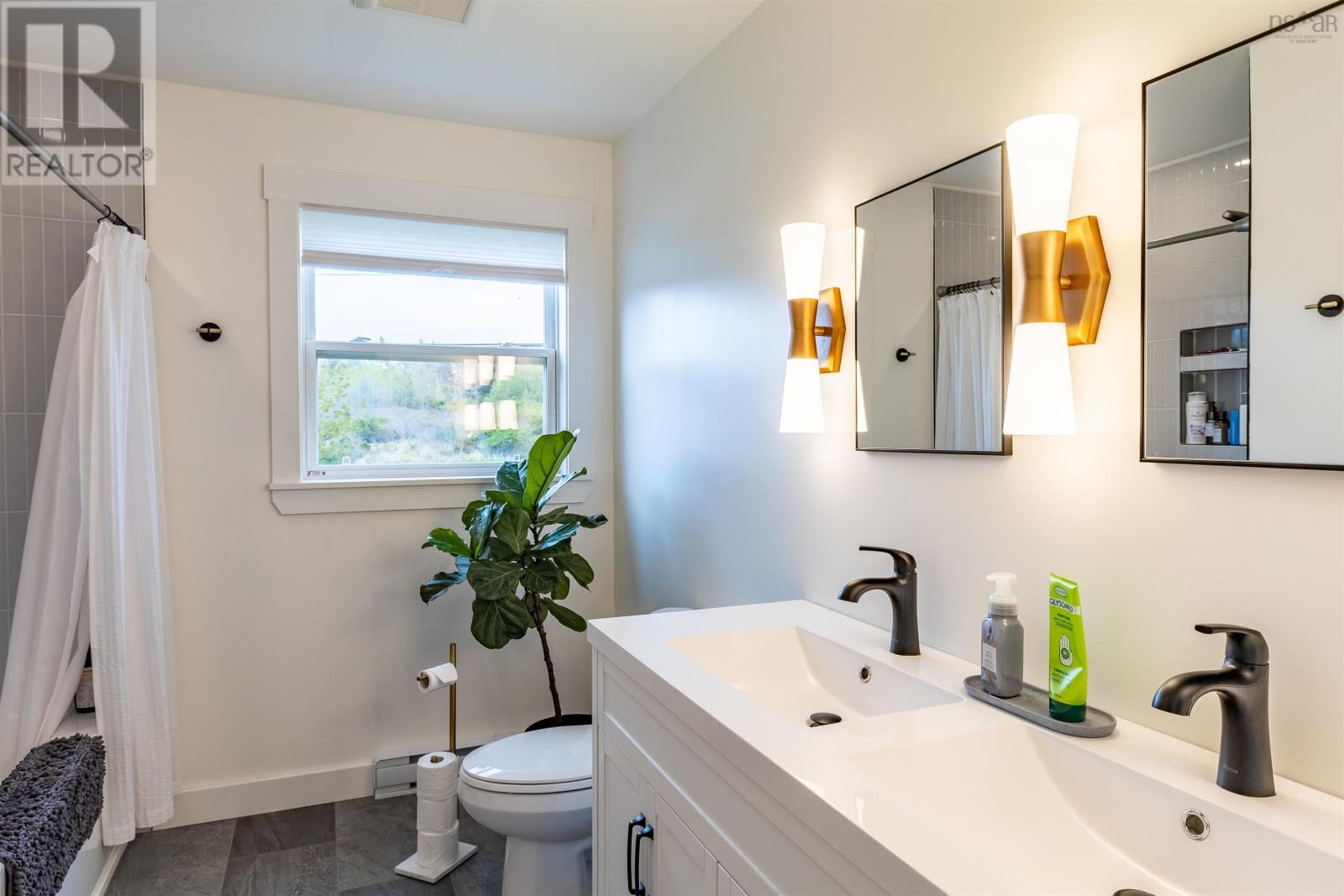 Property 9 of 27 of 484 Brunswick Street