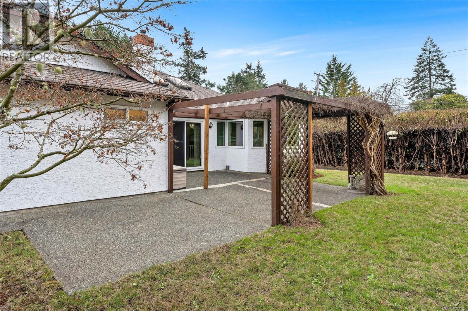  3950 Burchett Place, Saanich