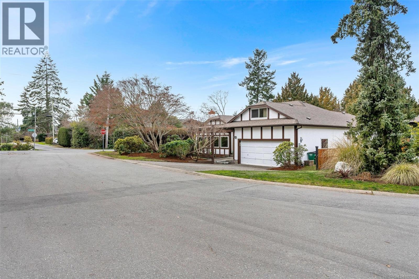  3950 Burchett Place, Saanich