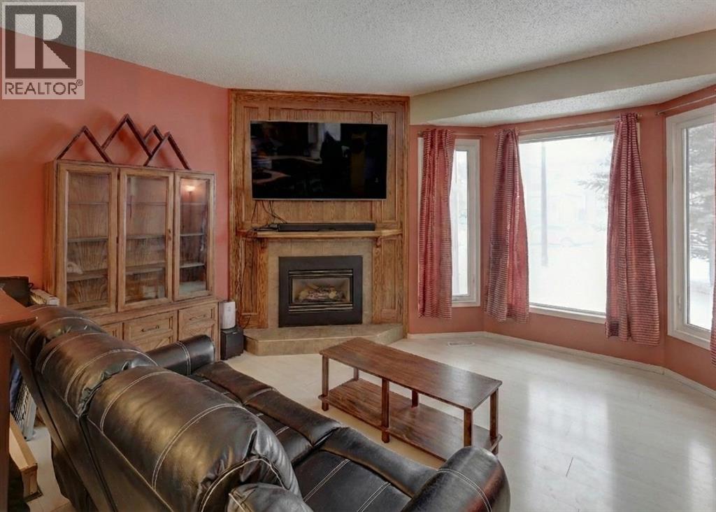 Single Family House 4 Level for Sale in  Templeby Place NE Temple Calgary 