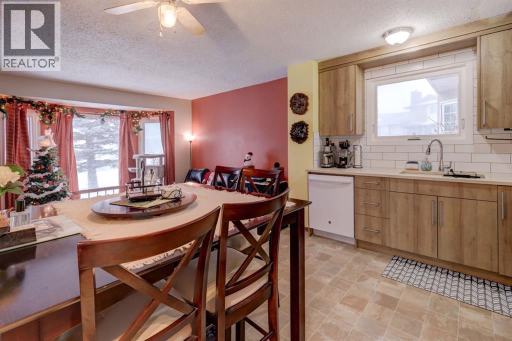 Single Family House 4 Level for Sale in  Templeby Place NE Temple Calgary 