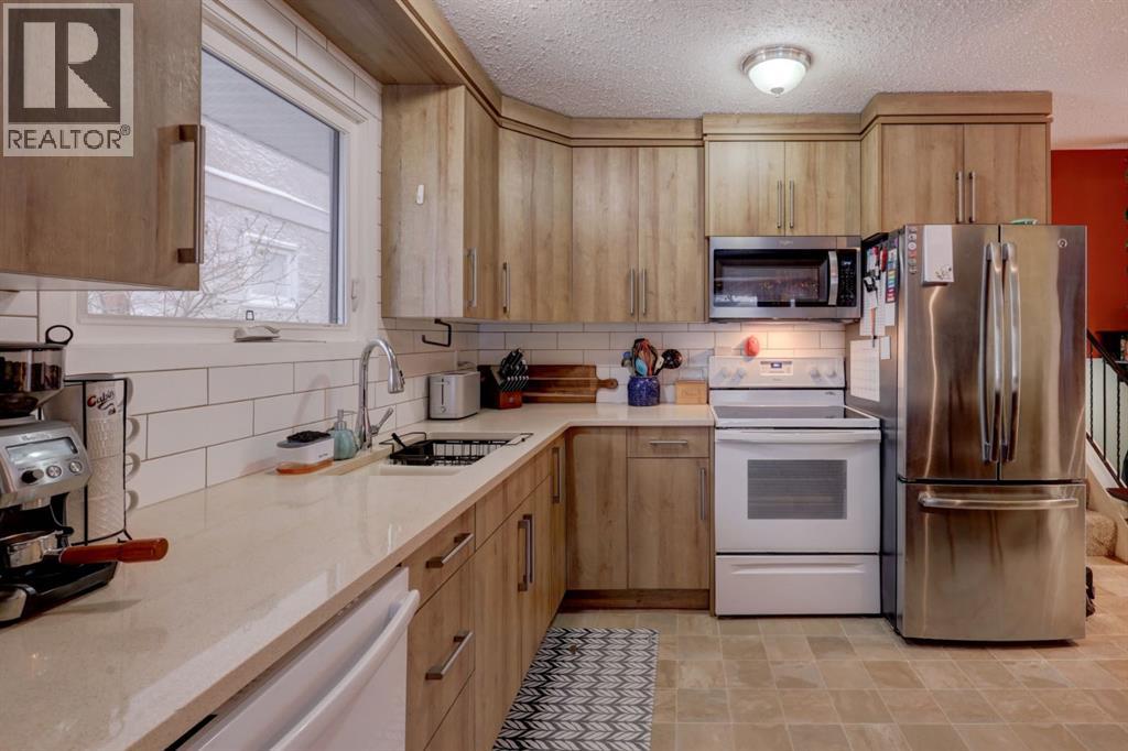 Single Family House 4 Level for Sale in  Templeby Place NE Temple Calgary 