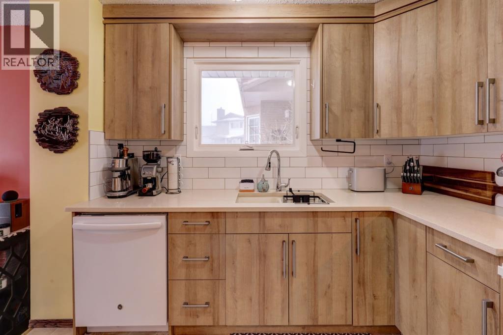 Single Family House 4 Level for Sale in  Templeby Place NE Temple Calgary 