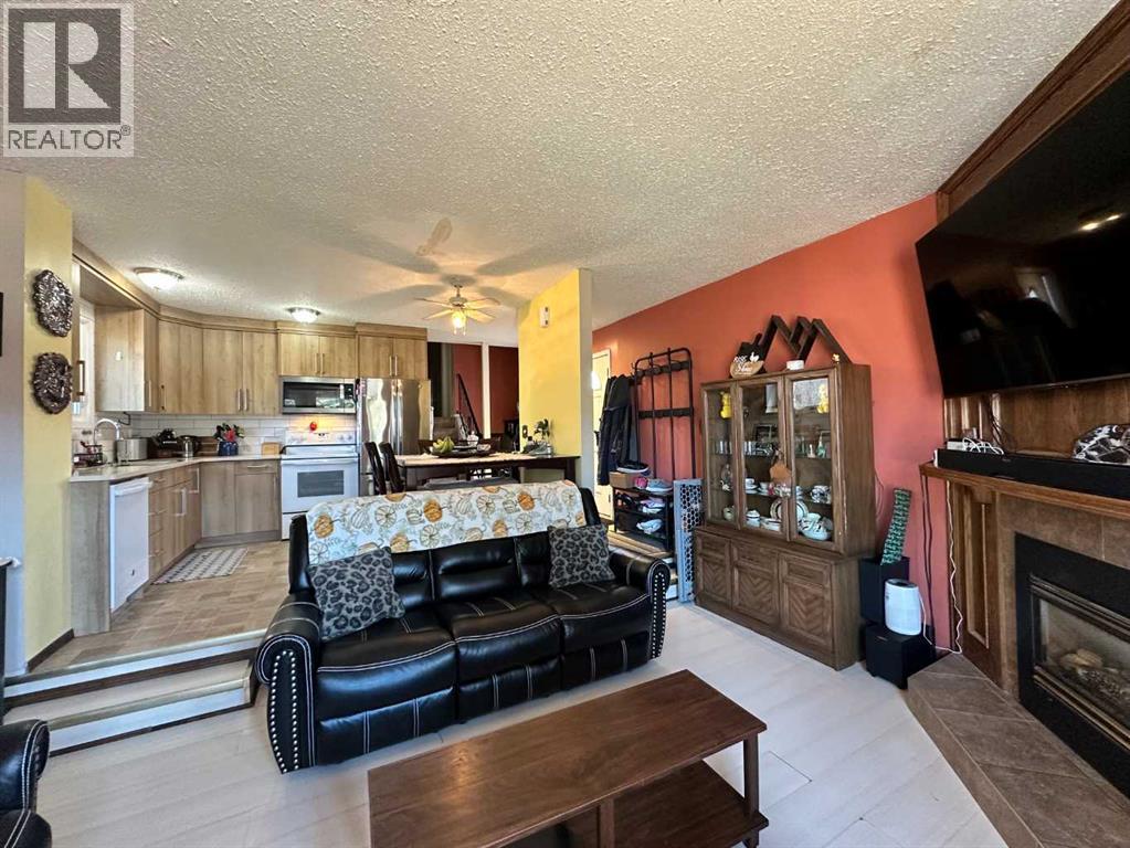 Single Family House 4 Level for Sale in  Templeby Place NE Temple Calgary 