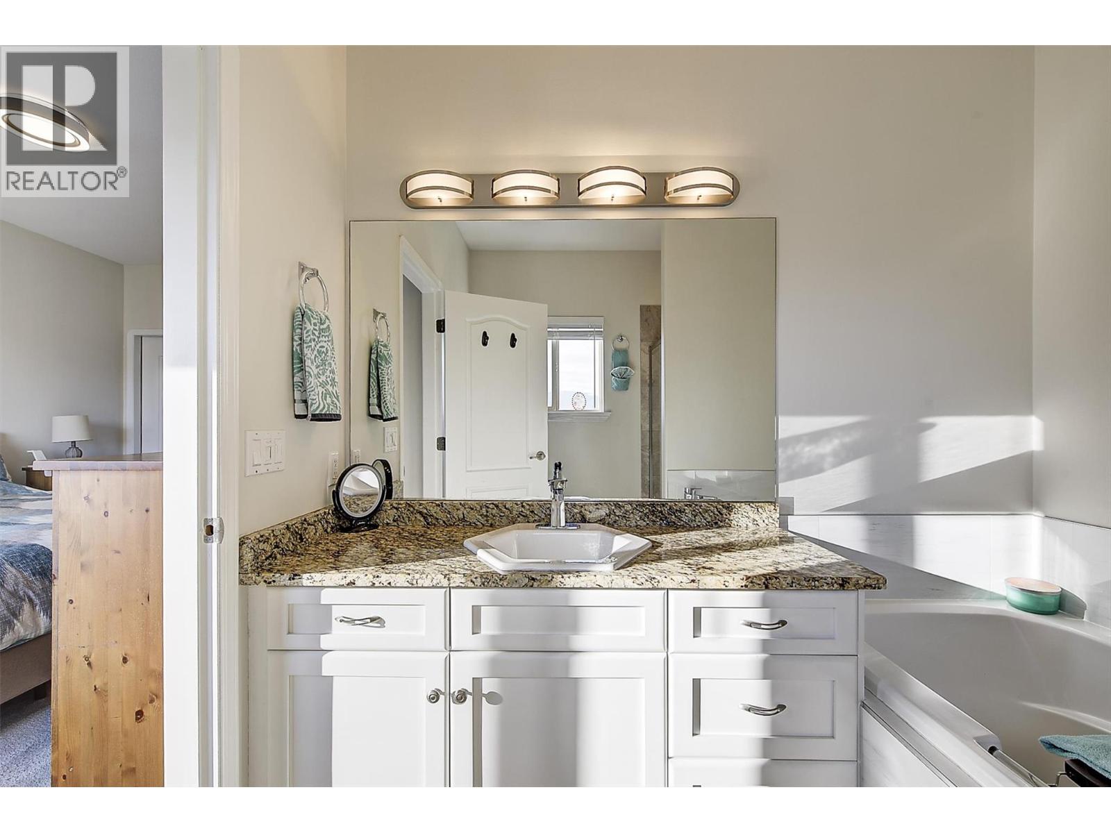  2053 Spyglass Way, West Kelowna