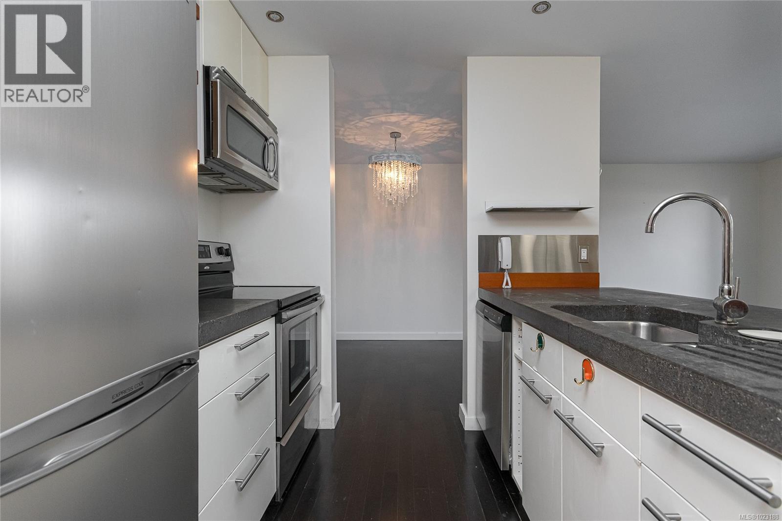 1005 1630 Quadra Street, Victoria