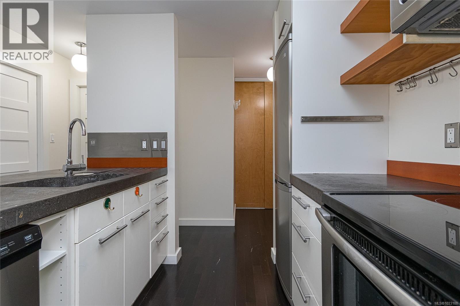 1005 1630 Quadra Street, Victoria