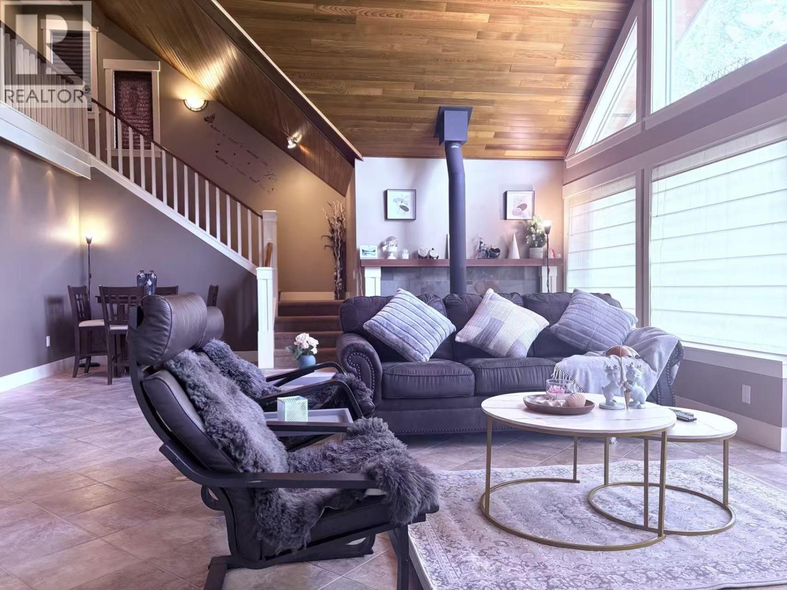 5393 SANS SOUCI ROAD, Halfmoon Bay