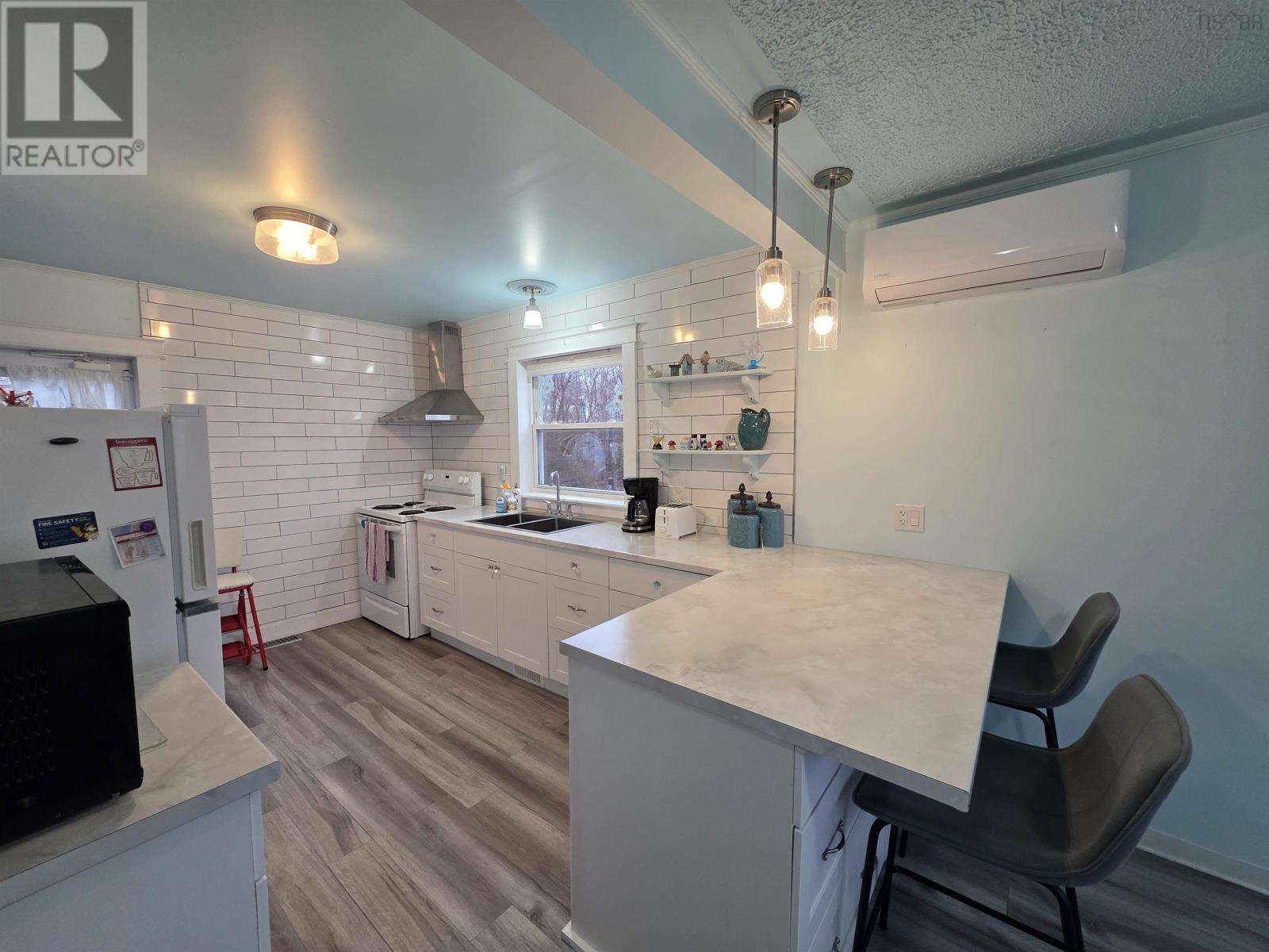 Property 8 of 14 of 34 Young Avenue